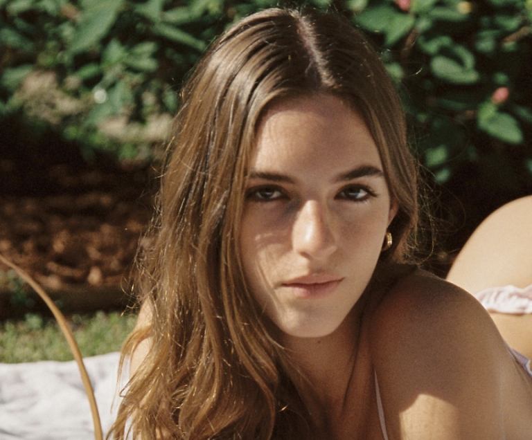 Emily Feld: The Rising Star of Australian Modeling Industry and Social Media