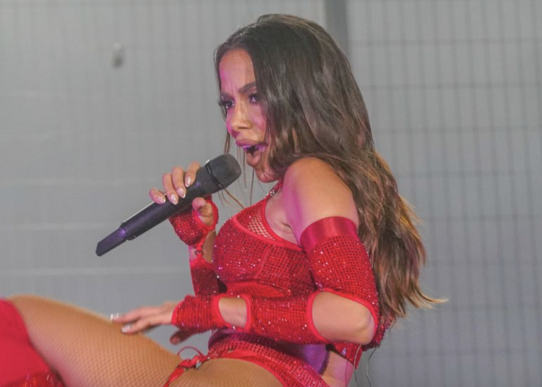 Anitta’s Stunning Look in Fishnets: A Celebration of Her Fit and Fabulous Physique